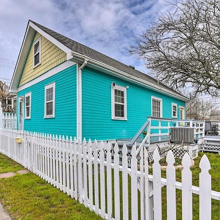 Galveston 'Blue Bungalow' - Walk To Beach! Dış mekan fotoğraf